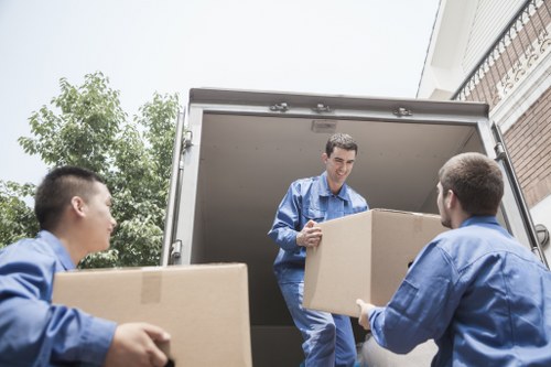 Packing boxes and moving materials for homes in Kennington