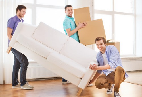 Safe and organised van loading by a trained moving team