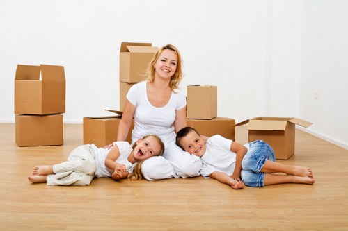 Local storage support for moving and household items in Kennington